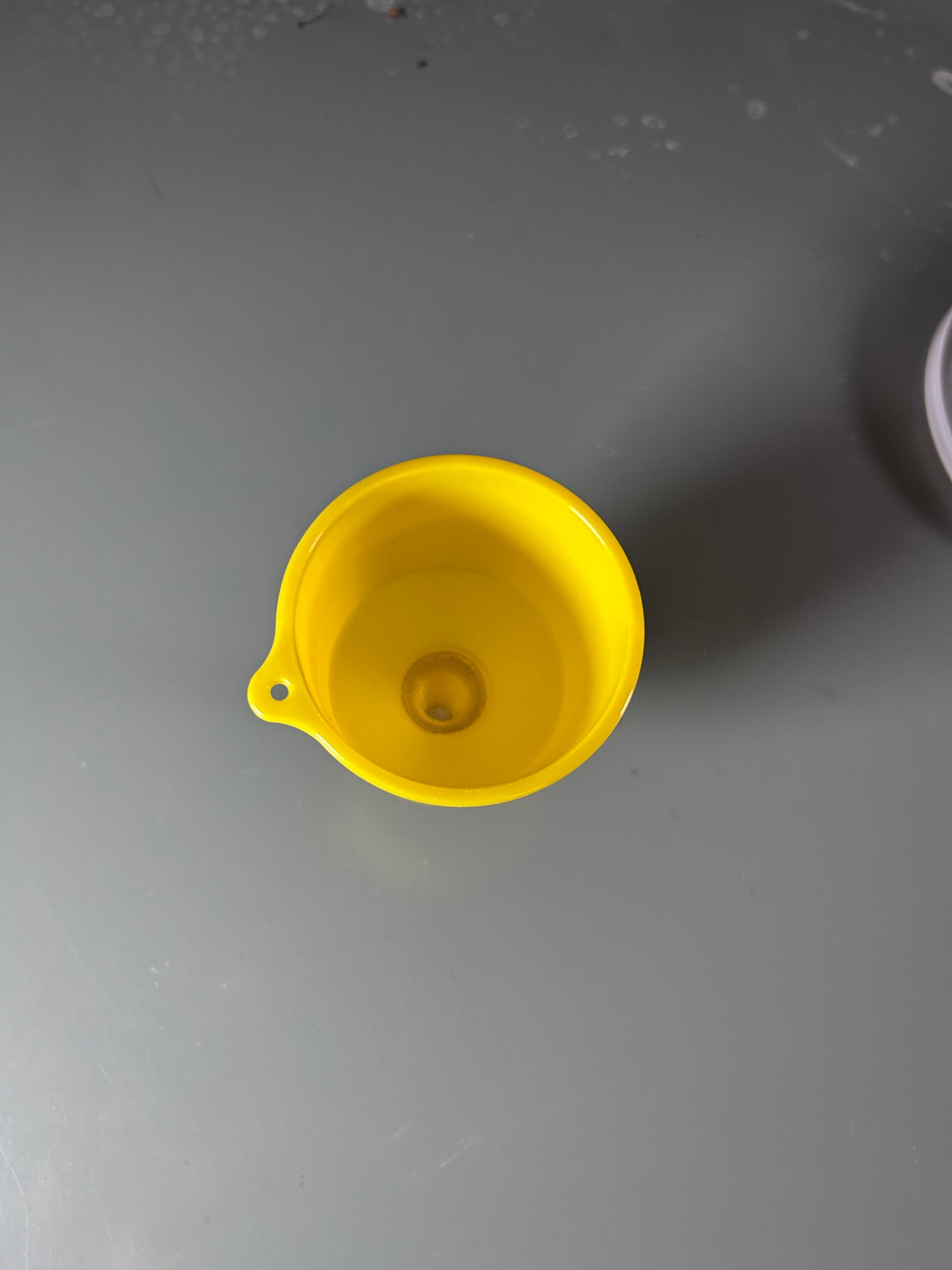 P07362 Liquid Measuring Device with Screen/ Funnel